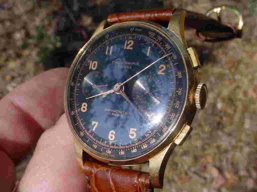 Chronograph Suisse 18K Gold, Glossy Black Gilt Dial.