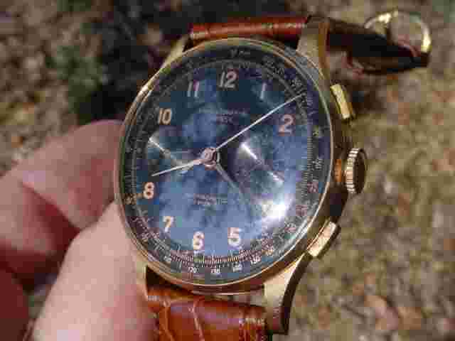 Chronograph Suisse 18K Gold, Glossy Black Gilt Dial.