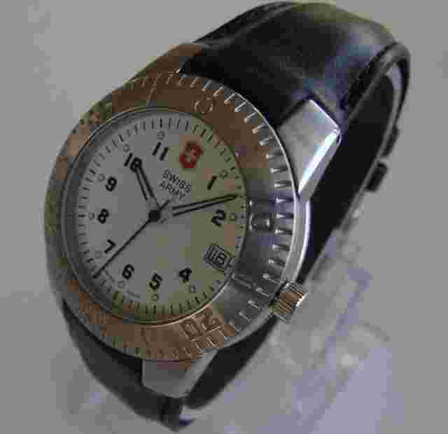 SWISS ARMY~Men PEAK Watch~Rare RATCHET BEZEL~White Dial~LEATHER Straps~Beautiful