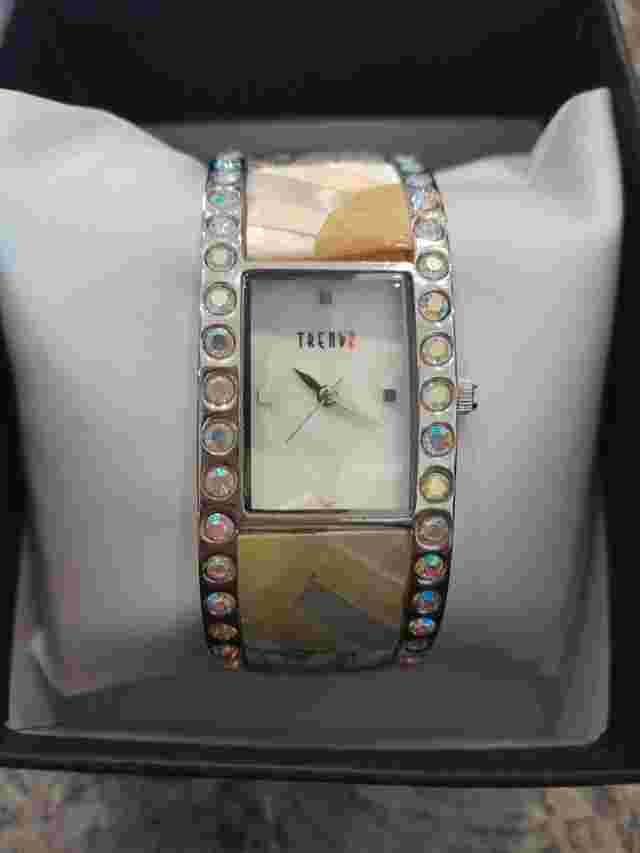 Trendz NIB Women's Watch Mother Of Pearl & Rhinestone Hinged Cuff Bracelet NOB