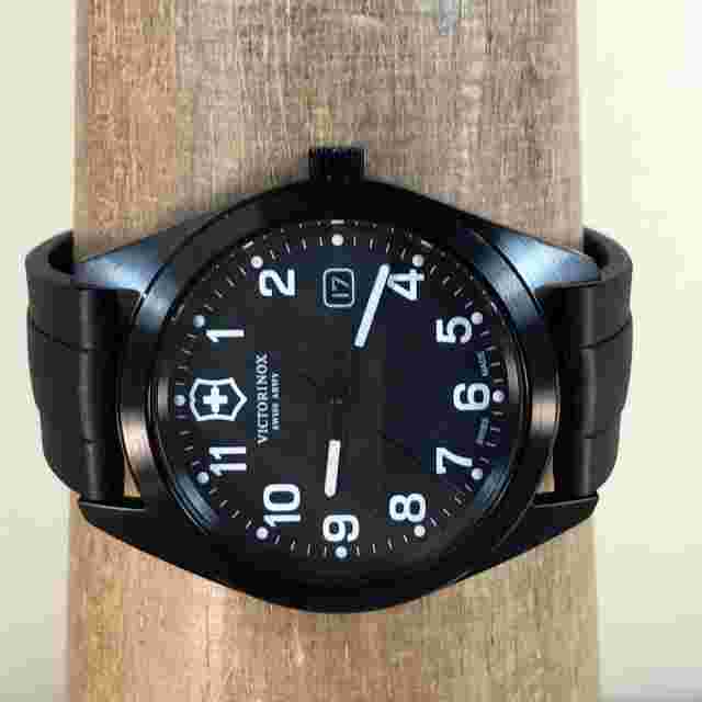 Victorinox Swiss Army Men 26071.CB Garrison Date Rubber 40mm Quartz Watch 7 3/4"