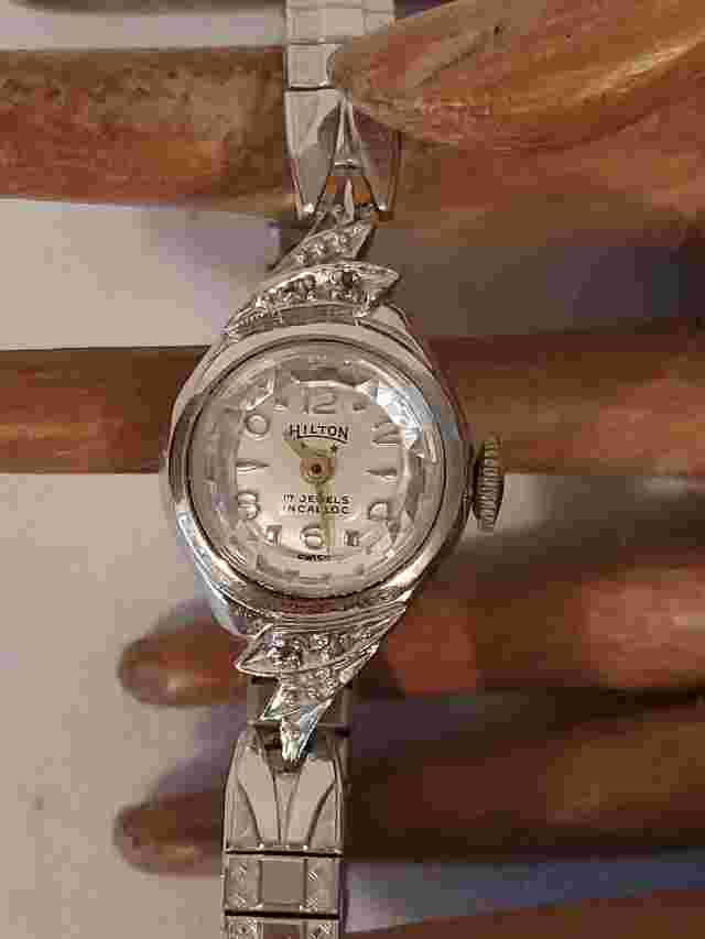 Hilton 17 Jewels Incabloc Ladies Wristwatch Silver Tone Band