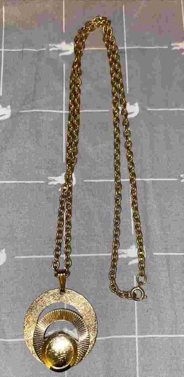 Swiss Made Lausanne 17 Jewels Vintage Necklace Pendant Wind Up Watch