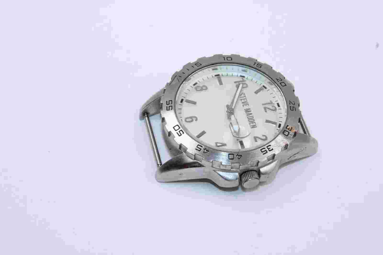 STEVE MADDEN DATE MEN'S Wristwatch SMW021 Classic $1.00 Auction untested