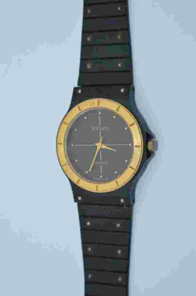 ADOLFO Quartz Watch Black&Gold tone, very nice Runs great New batt. GUARANTEED