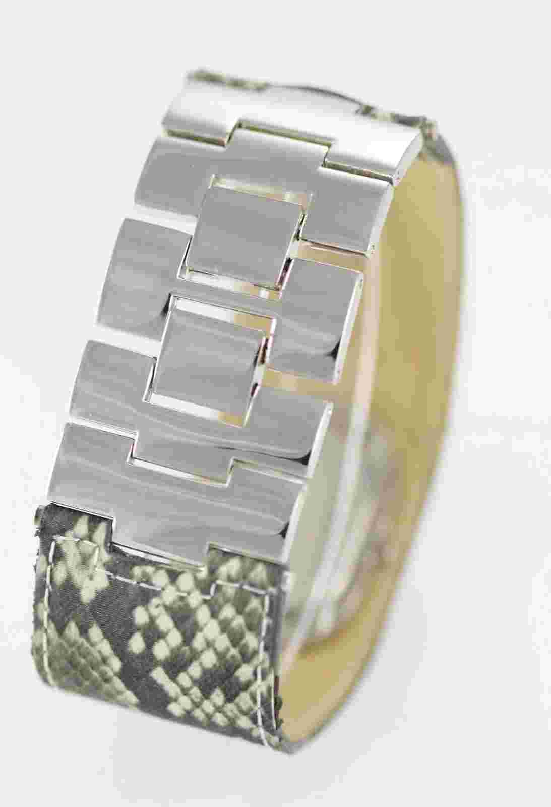 Studio White Womens Stainless Silver Gray Print Leather Quartz Battery Watch