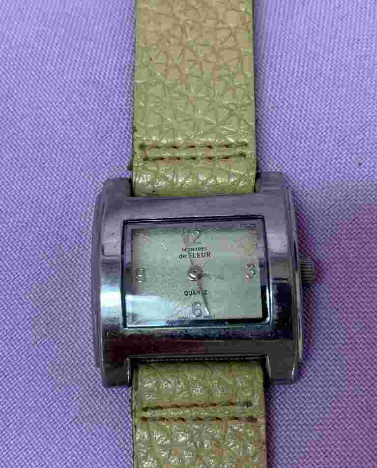 Montres De Fleur Quartz Vintage Ladies Watch!
