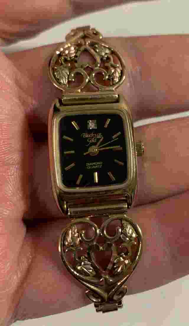 Black Hills 10K Solid Gold diamond stretch band Vintage New Battery Working