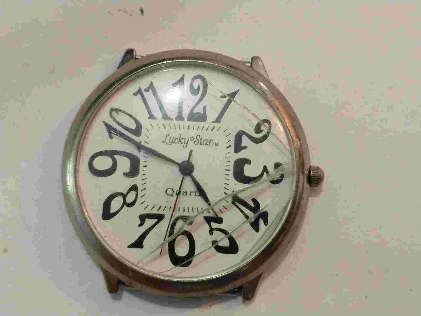 Vintage Lucky Star Quartz Watch New Battery Crystal Cracked