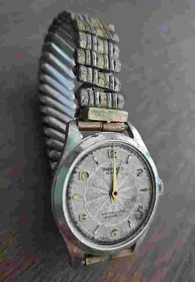VTG Sheffield Jeweled Antimagnetic Shockprotected Watch Swiss Made Silver Tone