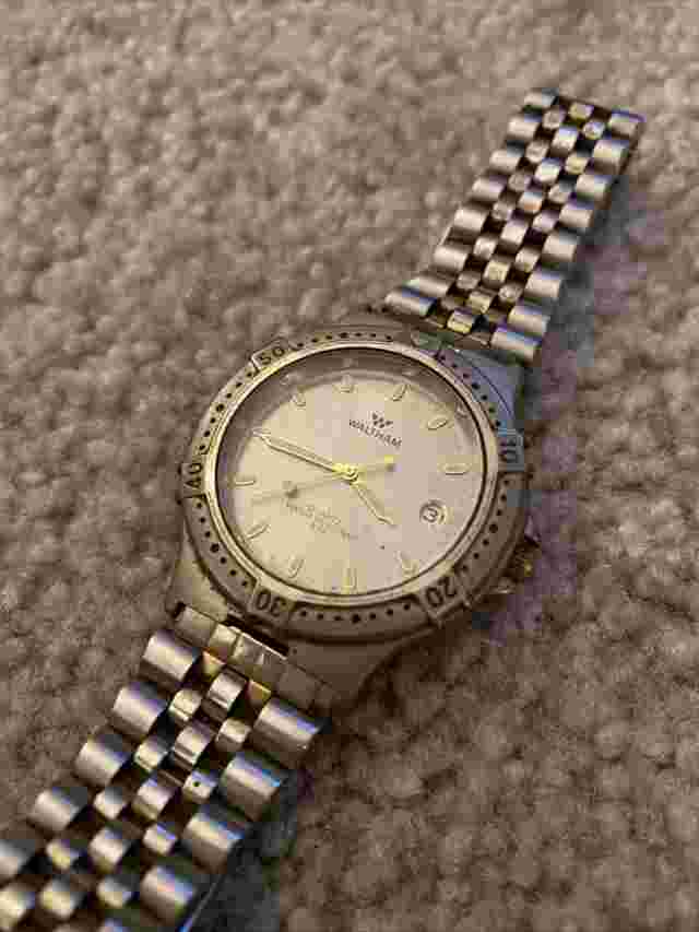 Waltham Quartz Water Resistant 30M Men's Wrist Watch XKE015-025