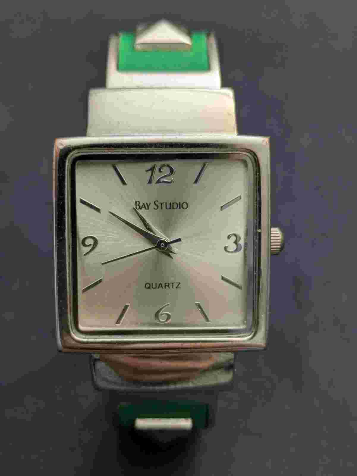 Women's Bay Studio Quartz WR Analog 27mm Dial Causal Green Bangle Watch (E33)