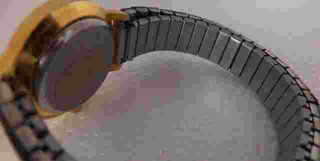 Ronica Women's Gold Tone Abalone Stretch Analog Quartz  Vintage Battery Needed