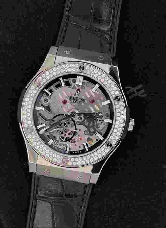 Hublot Classic Fusion Clear Men's Watch - 511.NX.0170.LR.1104
