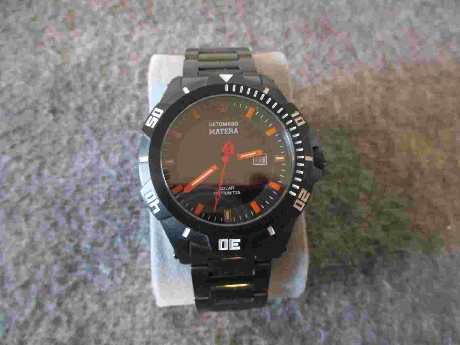 DETOMASO MATERA DT2044-D SOLAR T25 MENS WATCH-NEEDS BATTERY/NOT CHARGING
