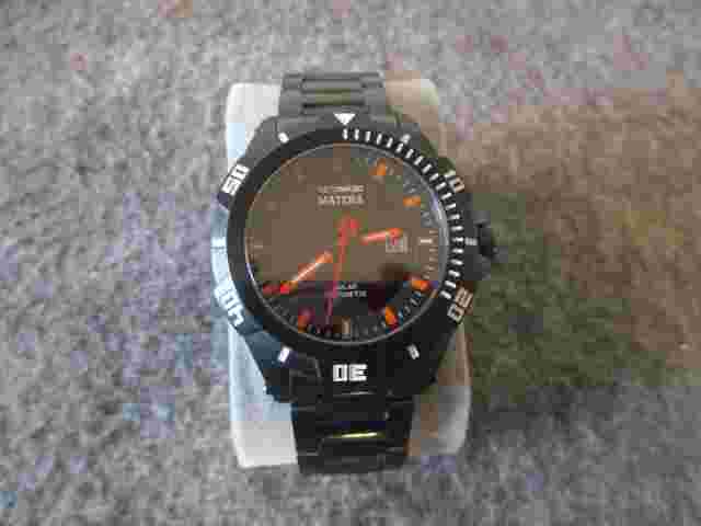 DETOMASO MATERA DT2044-D SOLAR T25 MENS WATCH-NEEDS BATTERY/NOT CHARGING