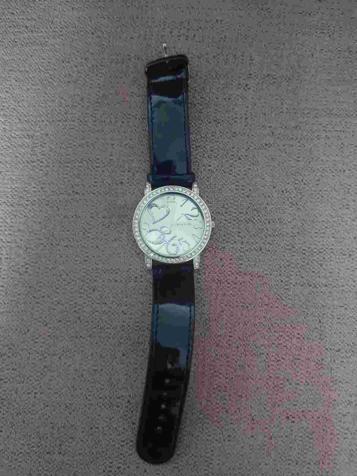 river island watches Woman's White And Black