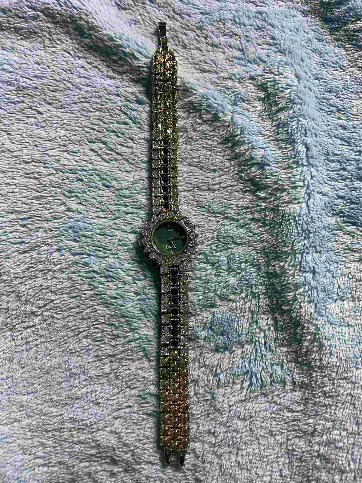Beautiful faux GREEN EMERALD lady's/Woman's watch/wristwatch Rhinestone Diamonds
