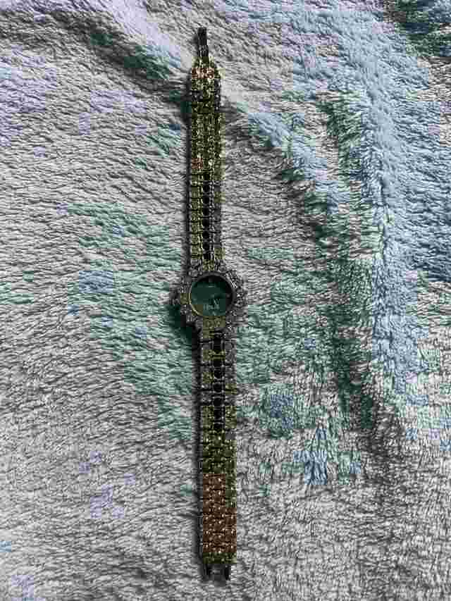 Beautiful faux GREEN EMERALD lady's/Woman's watch/wristwatch Rhinestone Diamonds