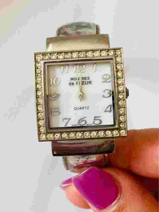 Montres de Fleur women's watch Batteries needed - Stainless