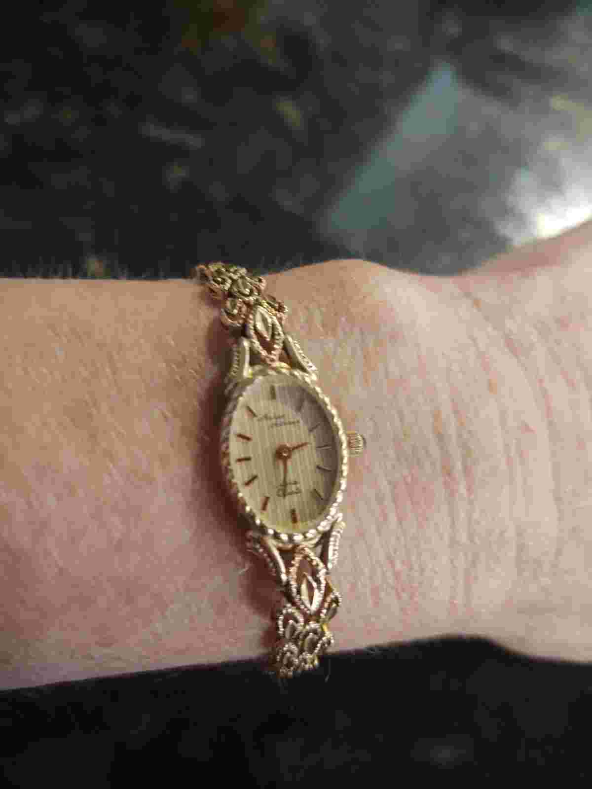 14K Solid Yellow Gold Designer Michael Anthony Woman's Wristwatch 7 1/2" inches
