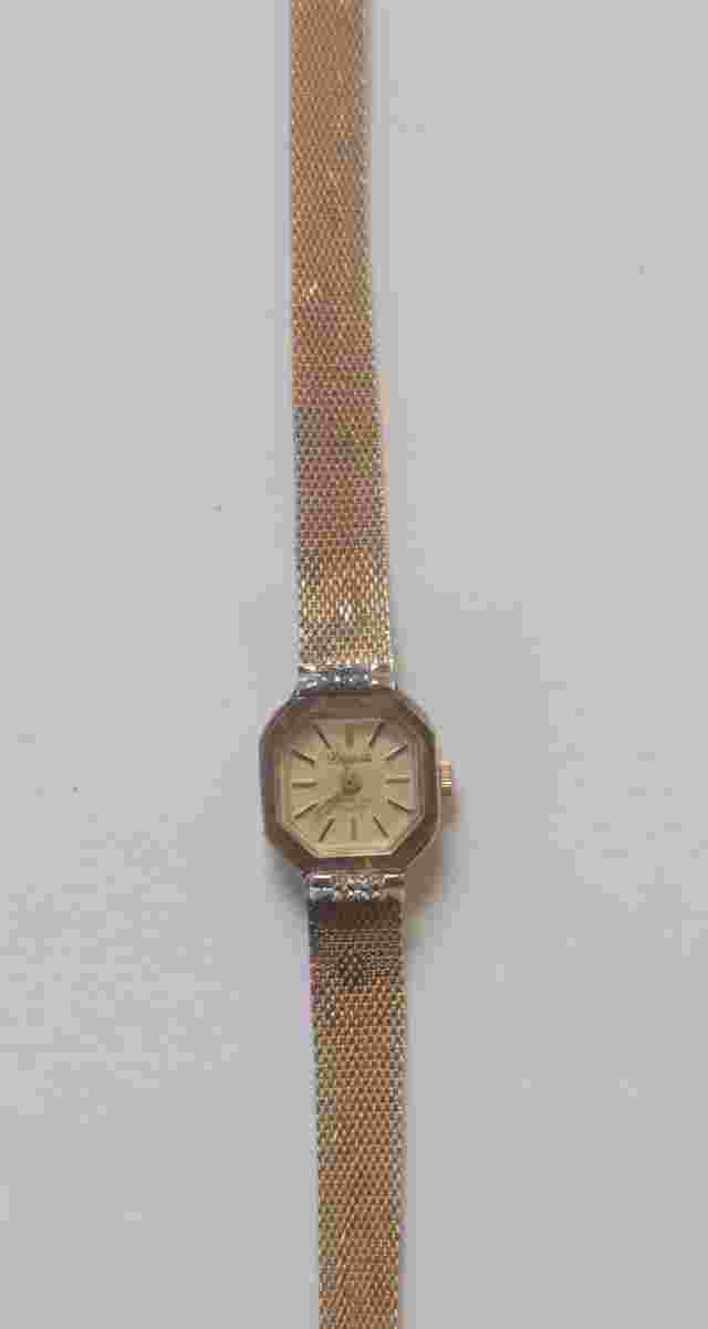Vintage Deauville Armitron 25/3894 Women's Gold Tone Quartz Watch AS IS