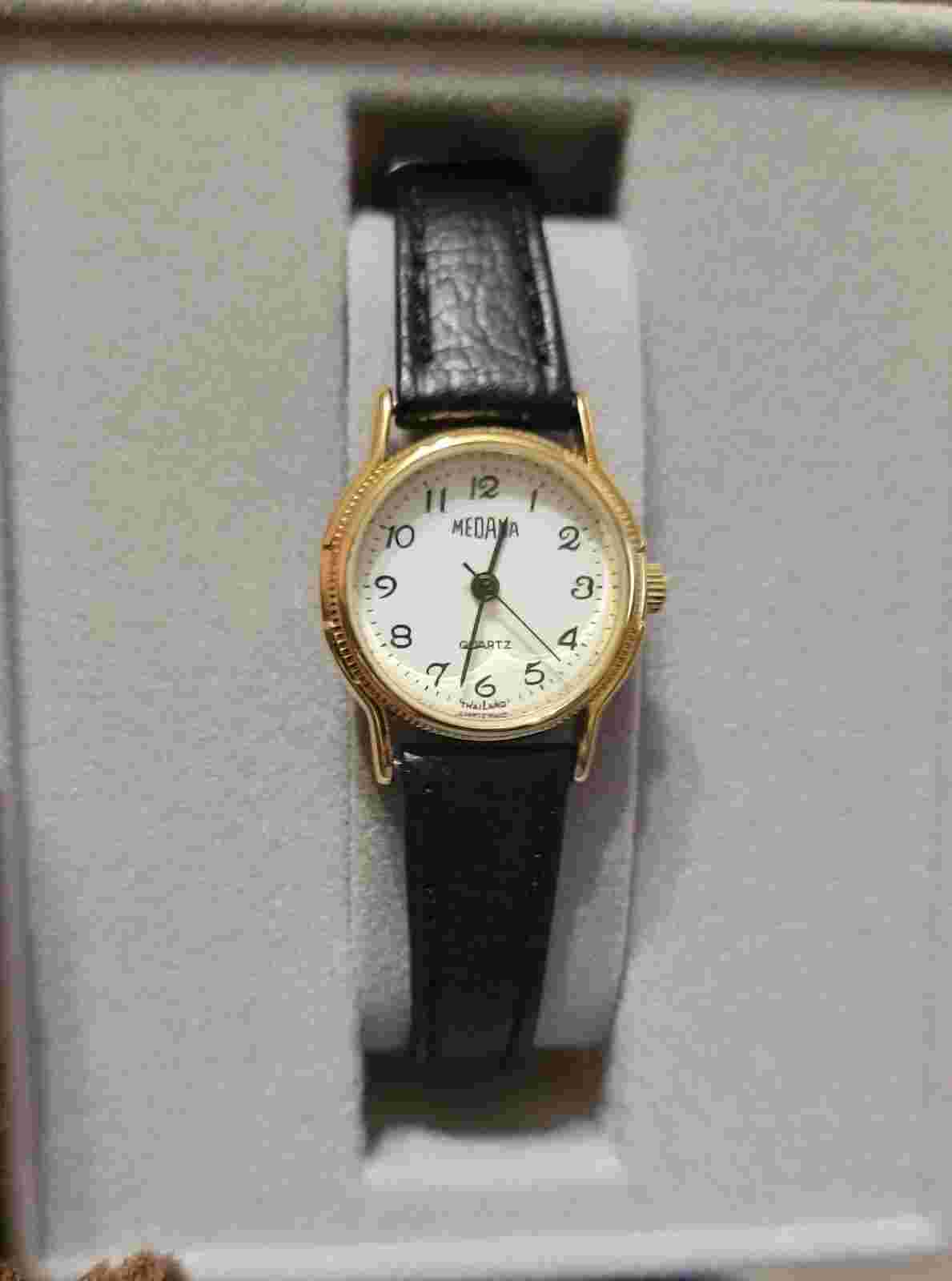 Women Medana Quartz WR Analog Dial Causal Watch Leather Band