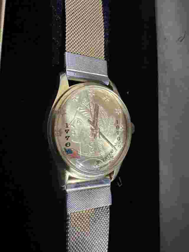 1976 Rouan Bicentennial Coin Mechanical Watch Mens Gold Tone Red Box Vintage