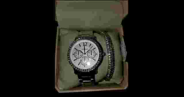 NEW IN BOX Ellen Tracy Women’s Watch & Bracelet Set Crystal Embellishment Silver
