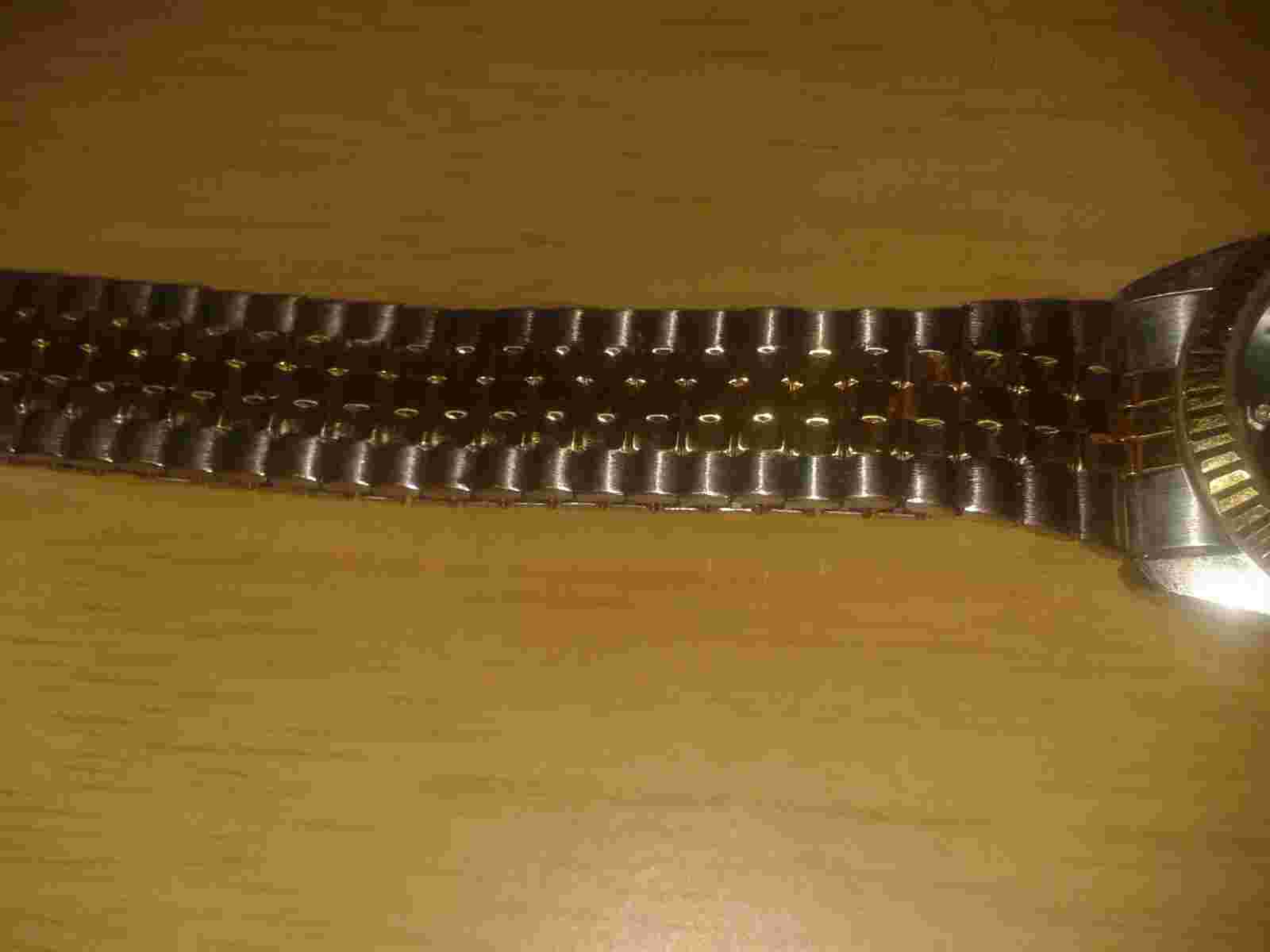 Vintage 'Brut' quartz watch. BROKEN STRAP. (D26WB)