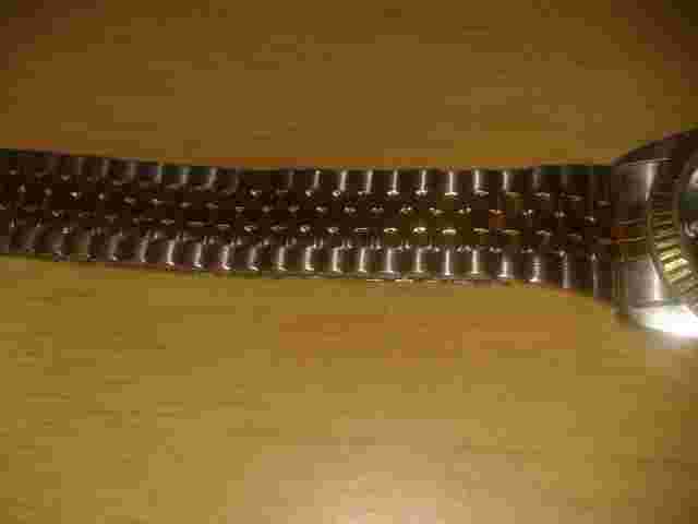 Vintage 'Brut' quartz watch. BROKEN STRAP. (D26WB)