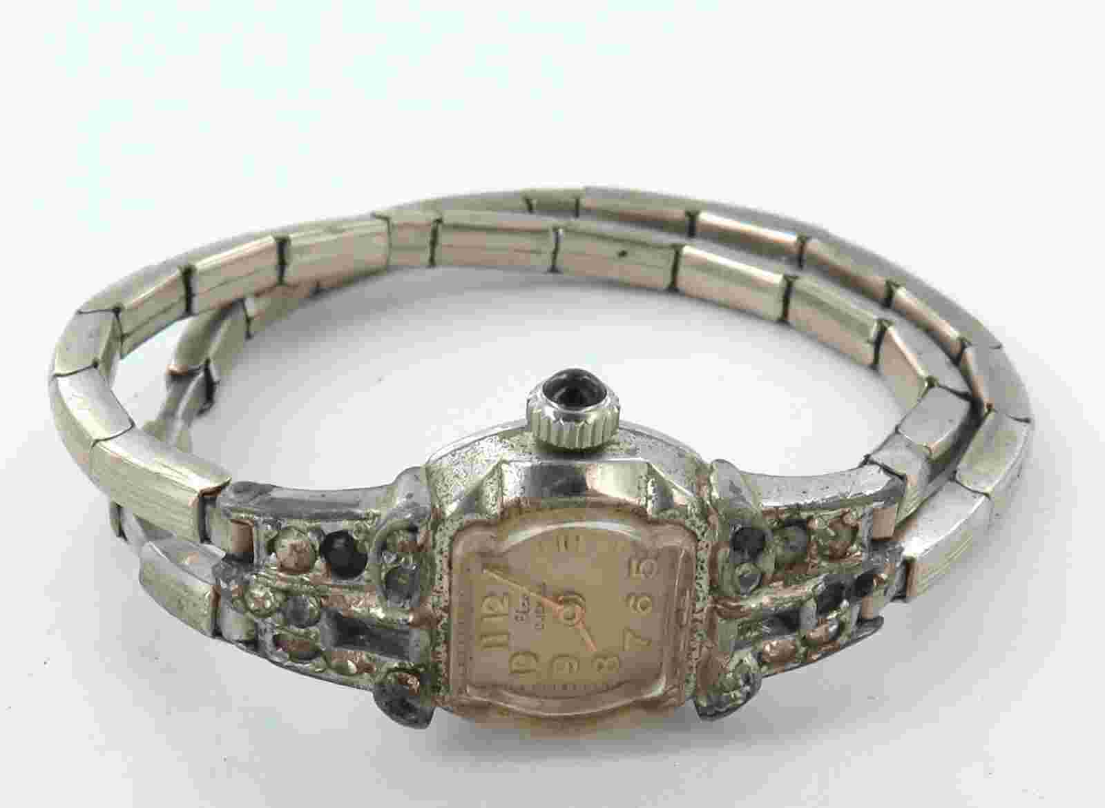 Very Unusual / Vintage Double Strand Bracelet Elco 17J Ladies Cocktail Watch.