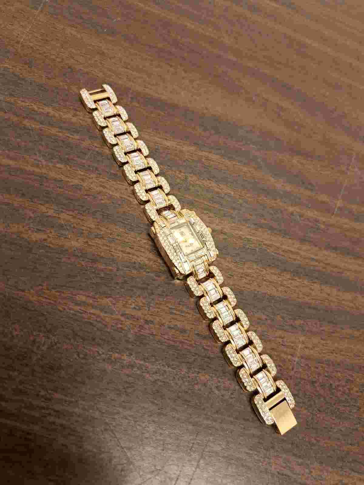 Victoria Wieck LADIES Watch BLING RHINESTONES GOLD TONE STATEMENT NEW BATTERY