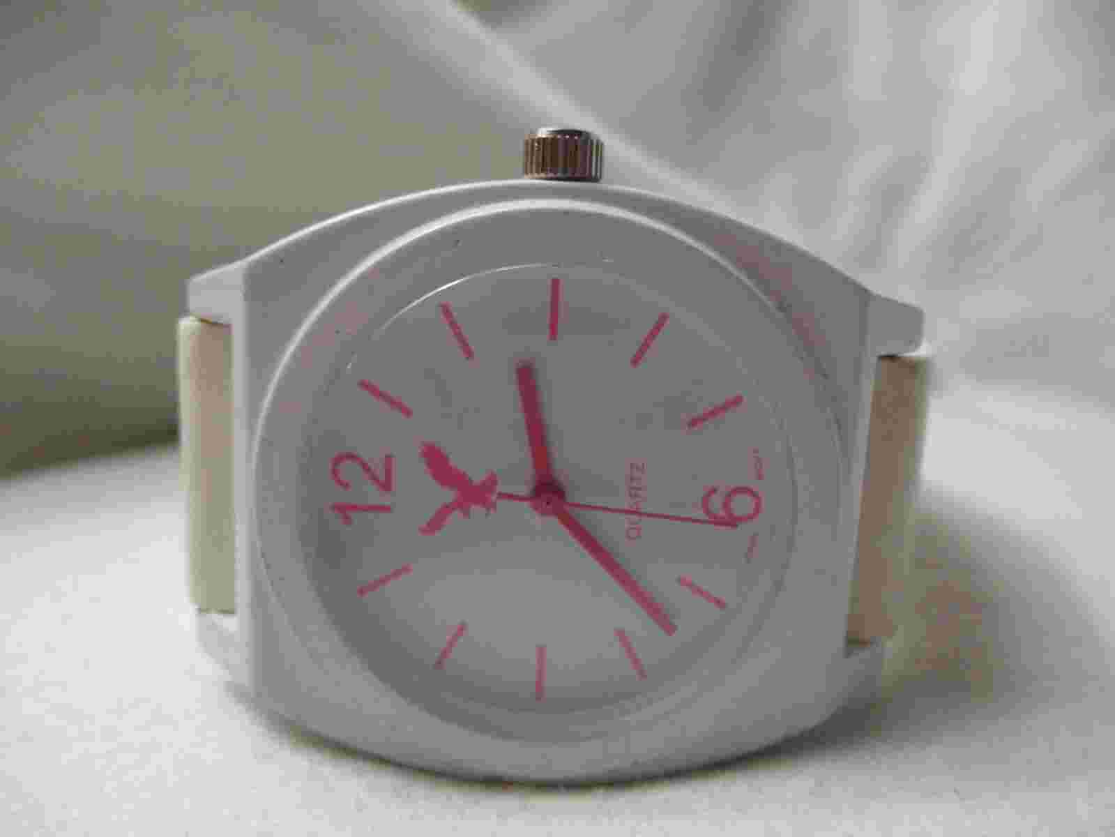 American Eagle Outfitters Analog Wristwatch with Buckle Band and Quartz Movement