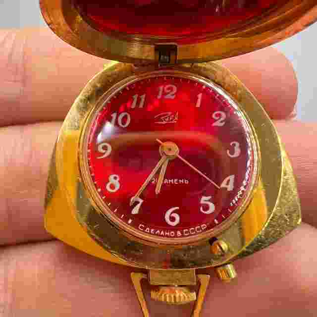 Zaria Vintage USSR Women's Jewelry Gilding Watch Pendant AU5 Passport Working