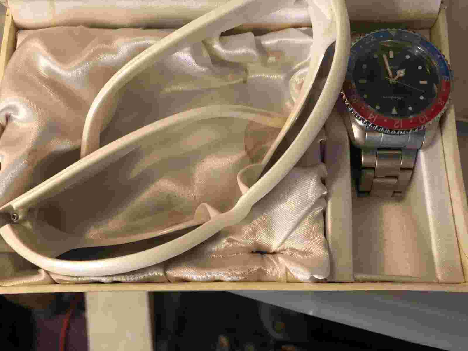 Newport  Men watch  with sunglass