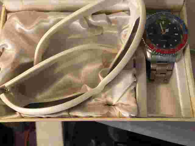 Newport  Men watch  with sunglass