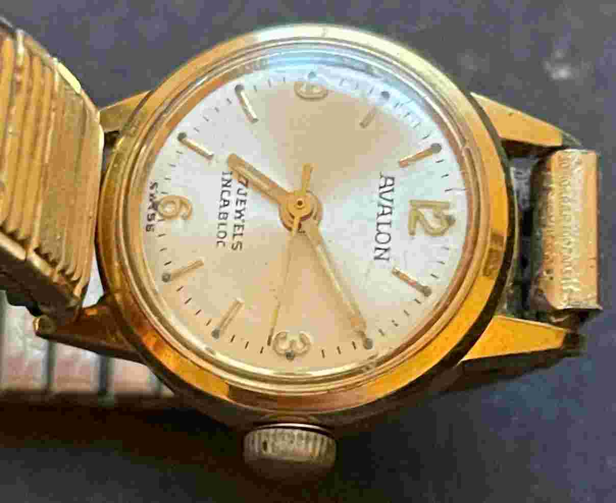 Vintage Avalon Women's Watch Running Ticks Gold Tone 18.45mm 17j Swiss