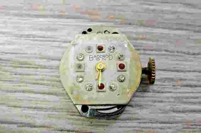 RARE Accro Bond Ladies Watch 17 Jewel Movement Running