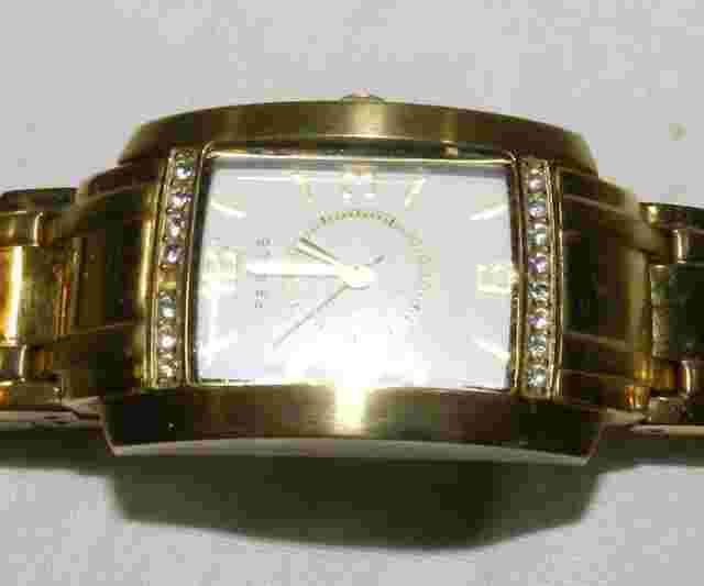 Women's Gold-tone with crystals Prague Watch D5778-02E needs battery