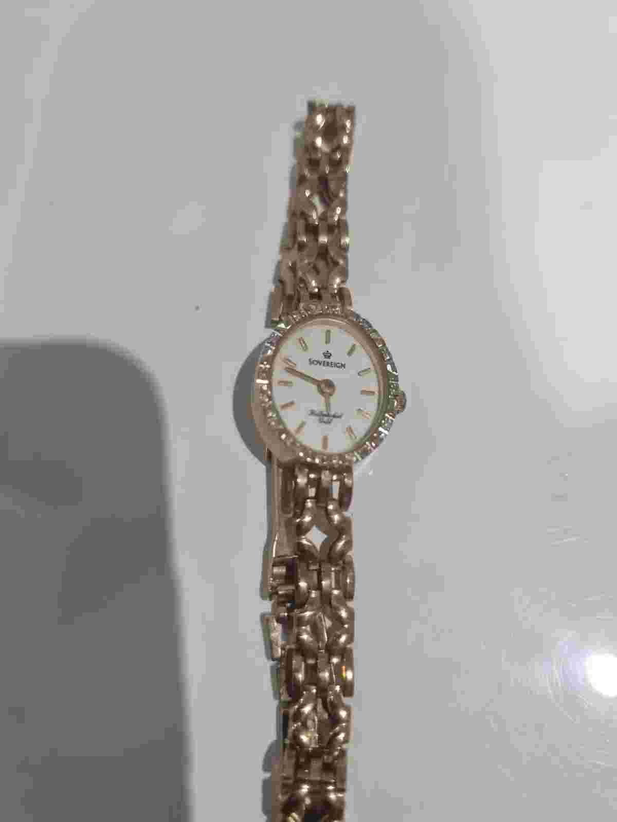Soverein 9 Carat Gold Ladies Vintage Watch Bracelet 12 Diamonds