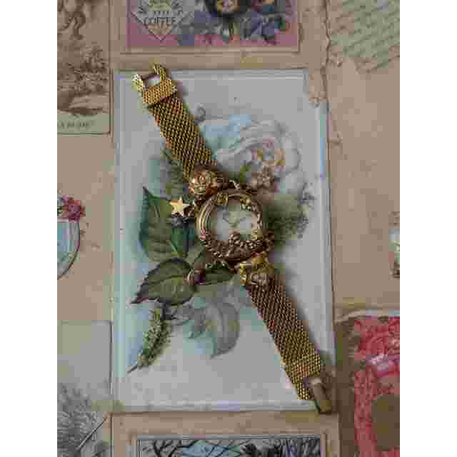 kirks folly gold tone RARE 1994 neverland vintage watch nonticking sold as is