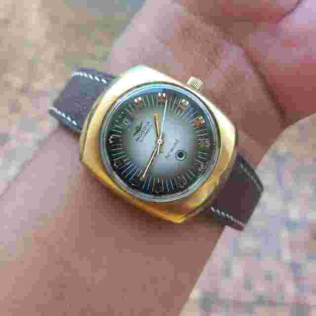 RARE Mondia Top Second Red Signal Automatic Swiss Made Vintage Watch Men