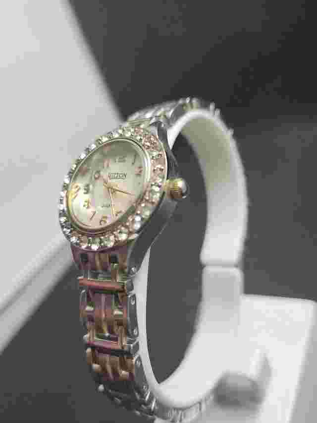 HIlton Womens Wristwatch