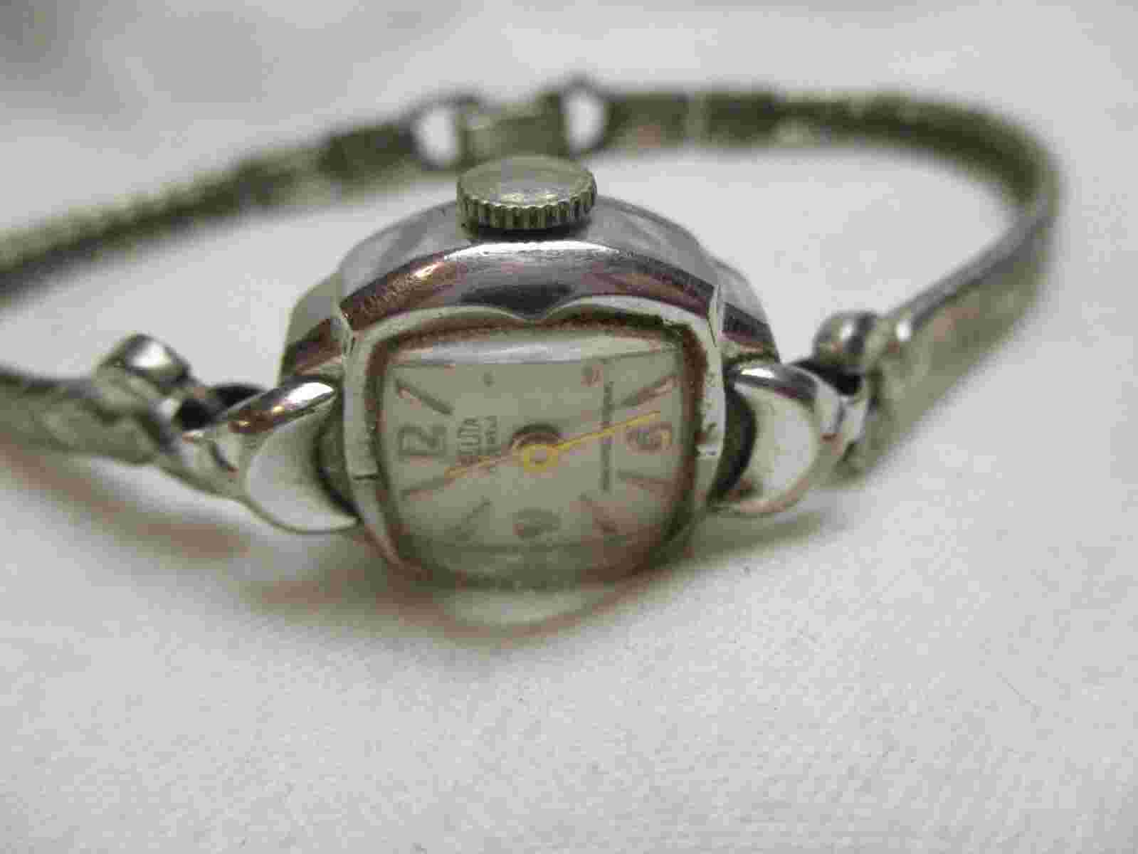 Sellita 17 Jewels Silver Toned Women's Bracelet Band Wind-Up Wristwatch
