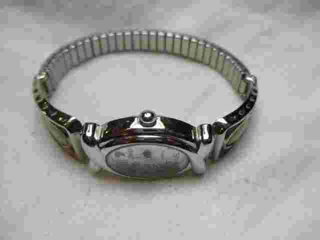 Chic Women's Classy Green & Silver Toned Wristwatch w/ Metal Expansion Band