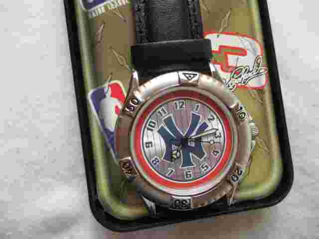 NFL Yankees Wristwatch Black Leather Buckle Band Silver Tone Round Face