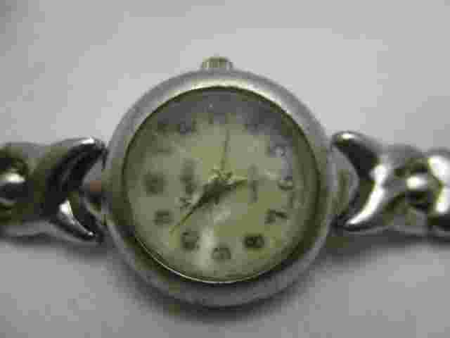 Mayfair Wristwatch Silver Tone Bracelet Band Round Face Sylish