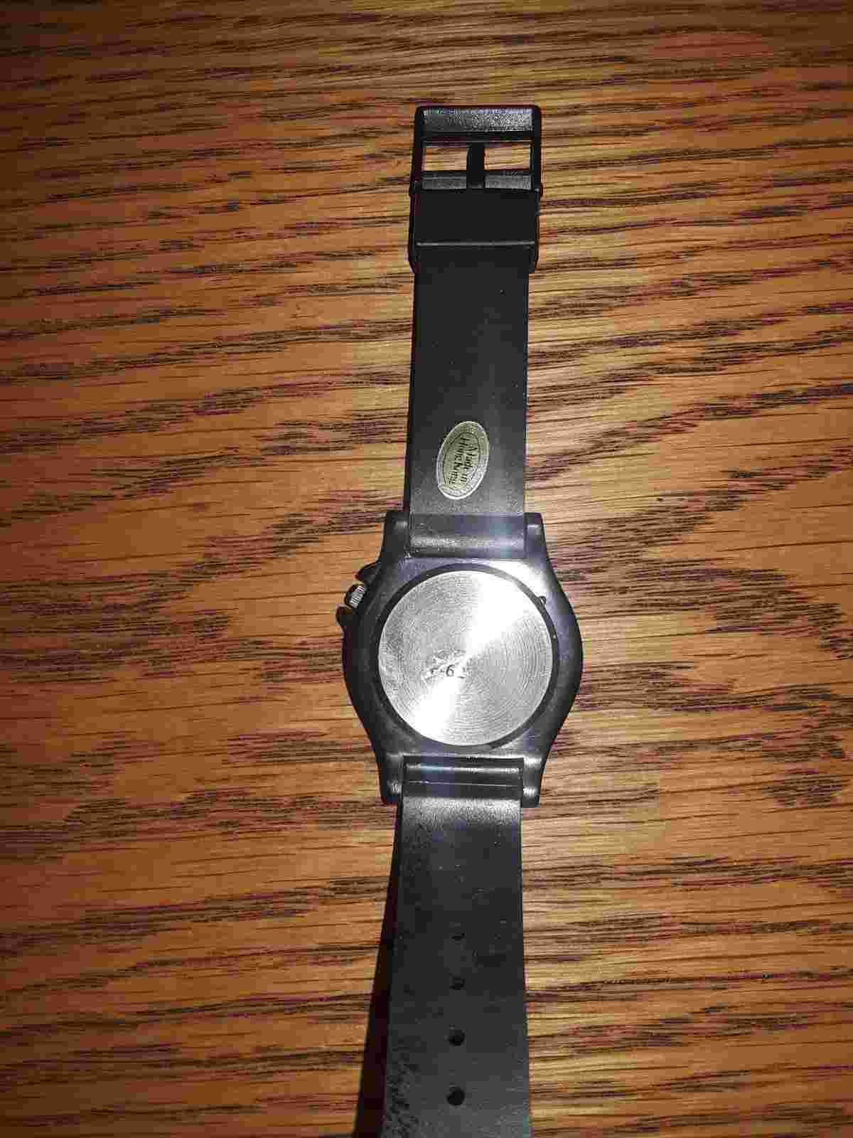 New! Suizo 30M Quartz Black Hong Kong Men's Watch