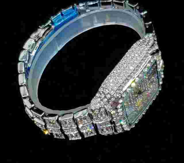 Fashion Men's Luxury Diamond Watches With Rainbow Dial Calendar Quartz Man Watch